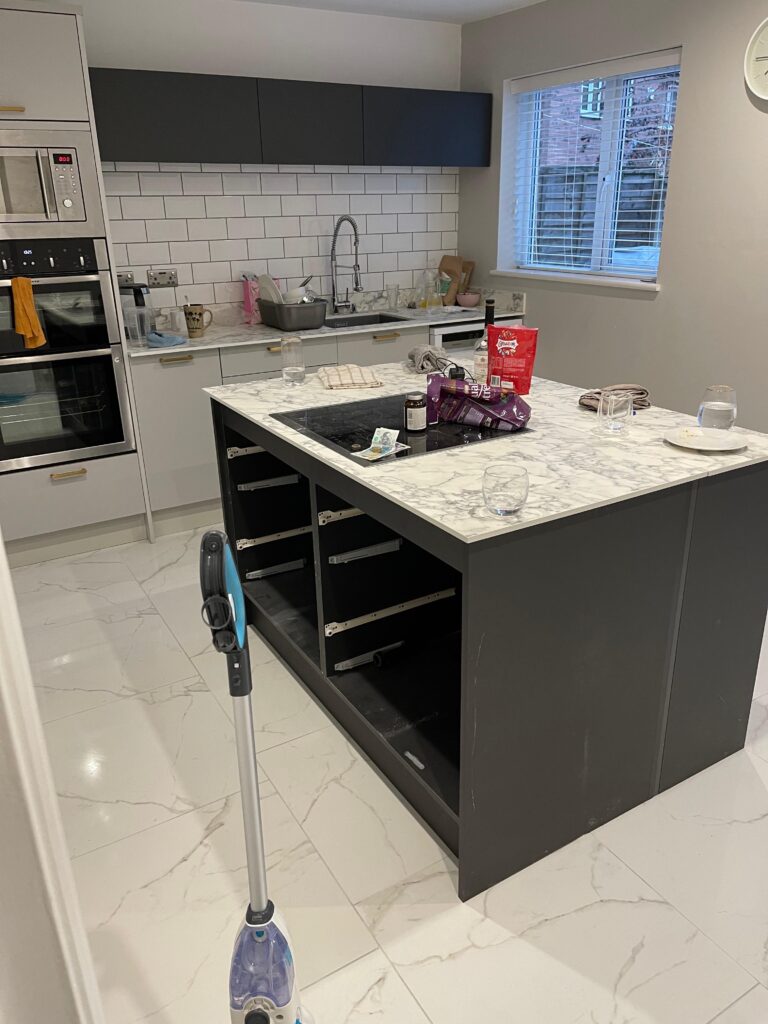 G10 KITCHENS AND BATHROOMS